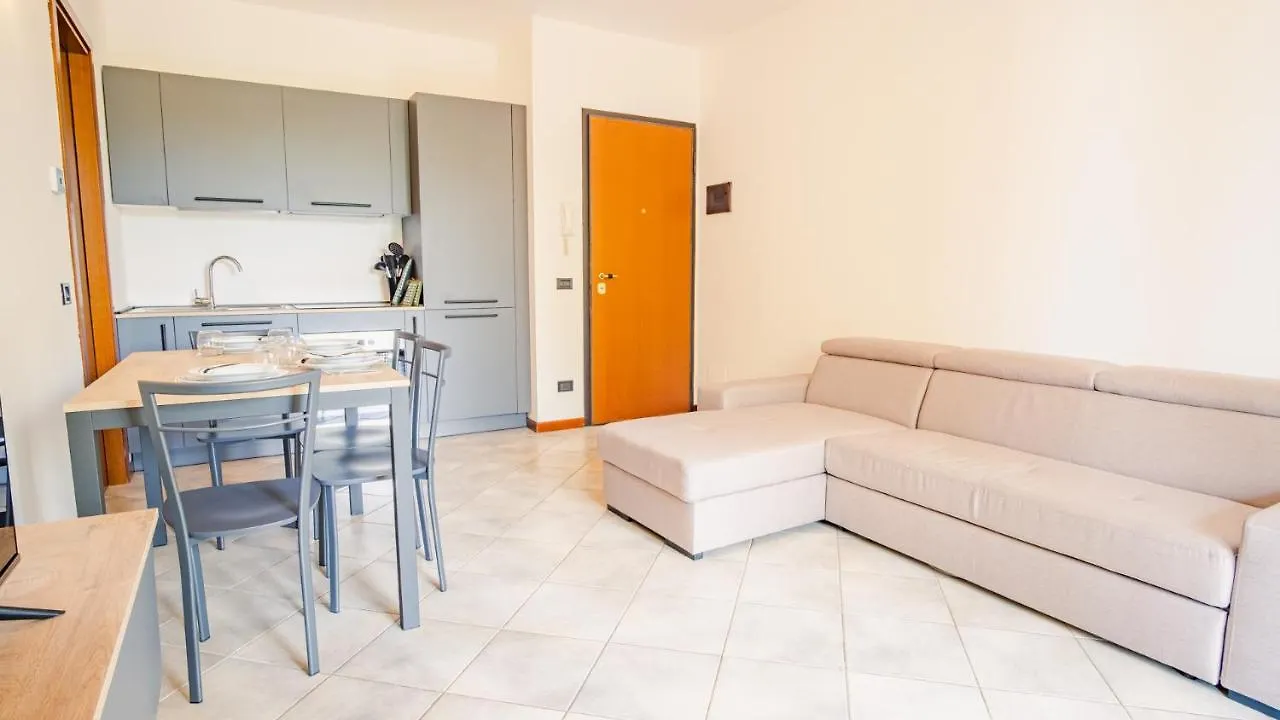 Residence San Francesco - Italian Homing Desenzano del Garda 0*,  Itálie